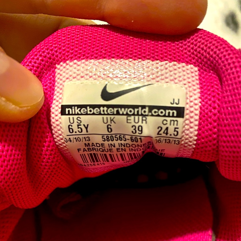 Pink Nike’s - Picture 4 of 6